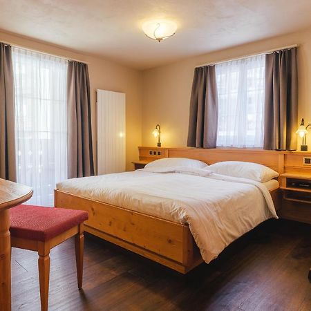 Guesthouse By The Rex زيرمات المظهر الخارجي الصورة