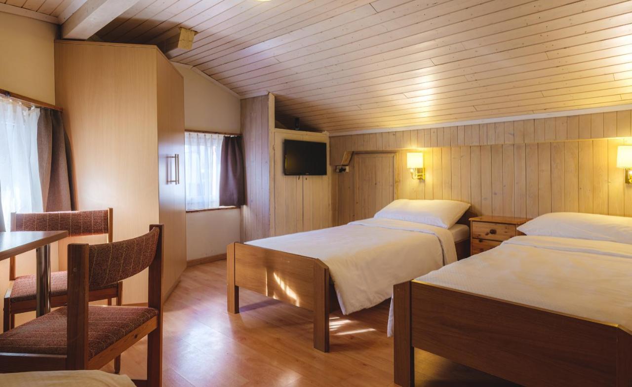 Guesthouse By The Rex زيرمات المظهر الخارجي الصورة